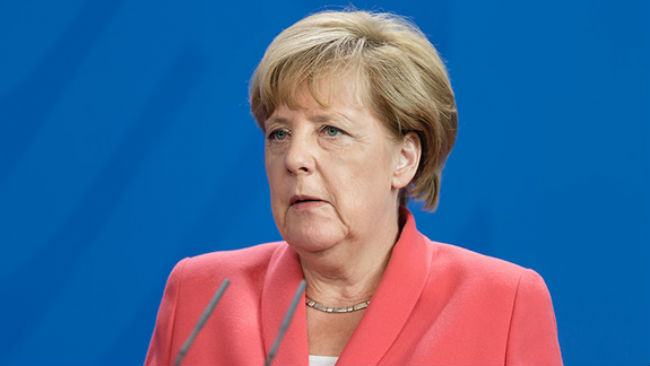 Angela Merkelová porušuje nemeckú ústavu